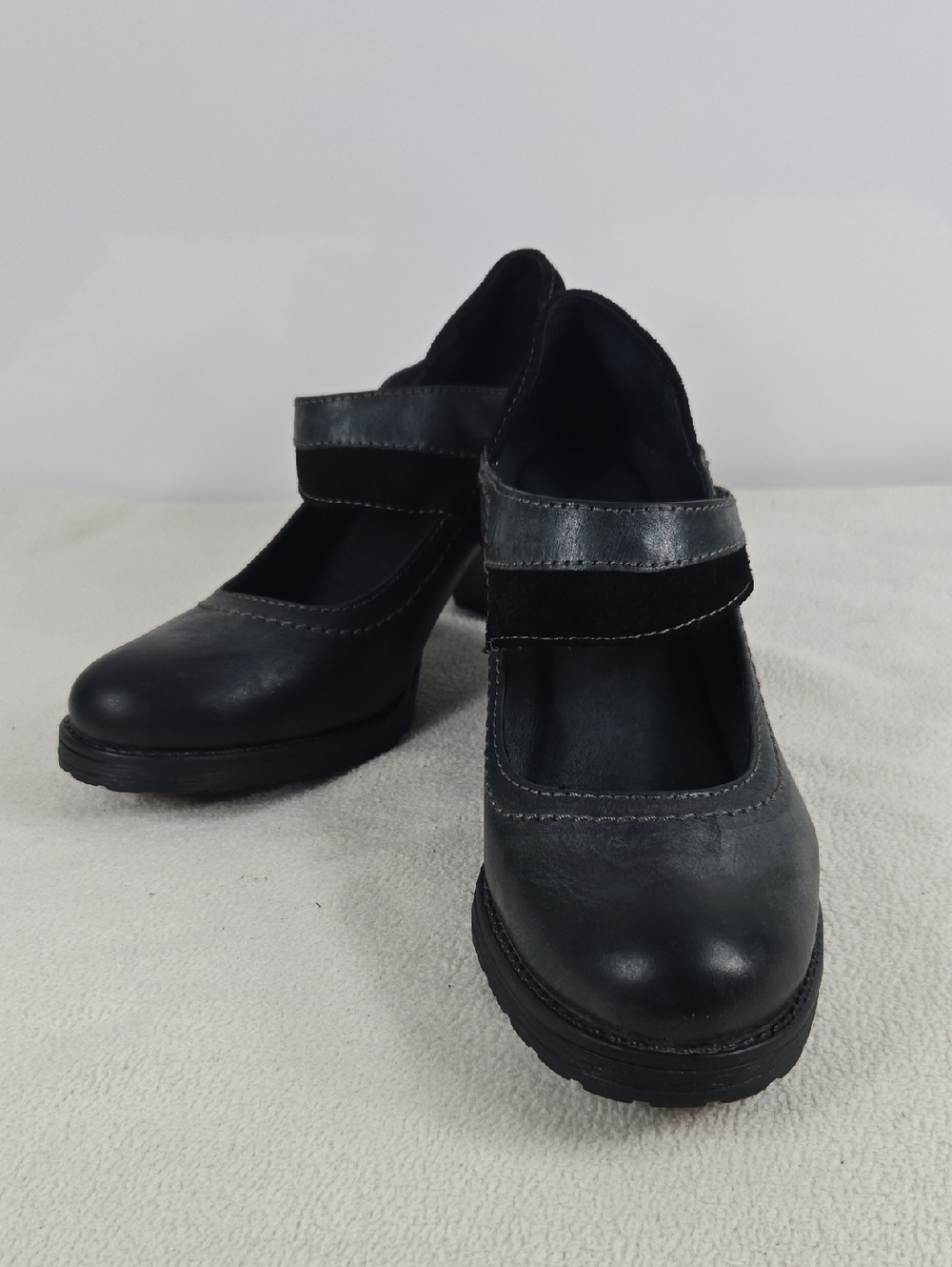 Dromedaris Black Mary Jane Heels with Strap